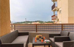 Stunning Apartment In Makarska With Kitchen
